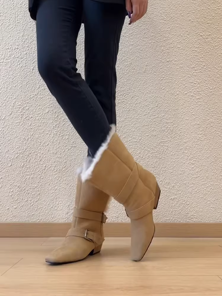 Phiên bản da bò ~ Giày bốt đi tuyết dày có khóa thắt lưng mũi vuông thời trang dành cho nữ, có thể mang hai chiều, gót dày, giày bốt cotton mùa đông sành điệu