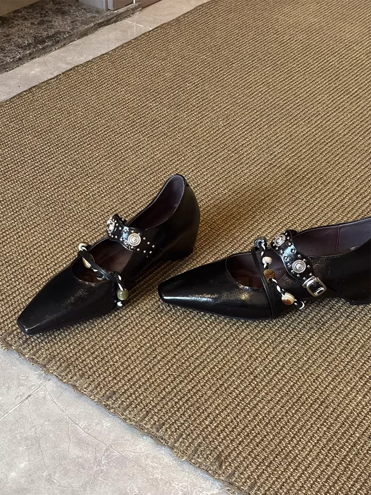 Phiên bản da cừu ~ Giày Mary Jane tăng chiều cao kiểu boho, thiết kế đinh tán độc đáo, mũi vuông, quai đơn dành cho nữ.