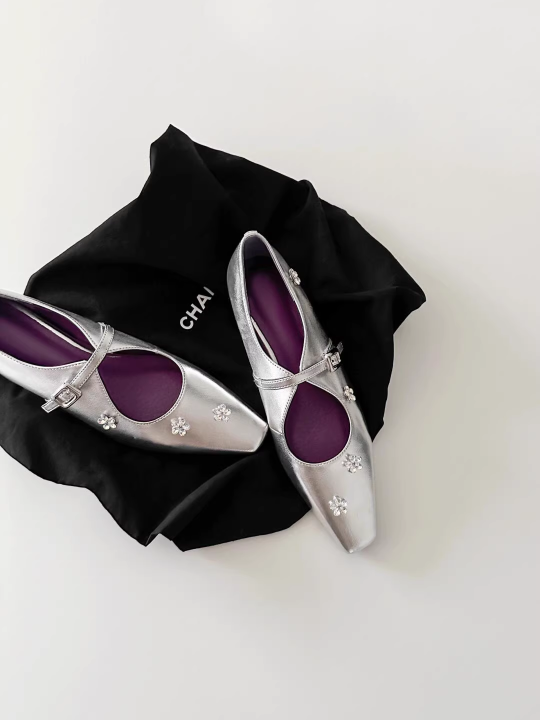 Phiên bản da cừu ~ Giày đế bằng mũi vuông tăng chiều cao kiểu Pháp màu bạc dành cho nữ, giày Mary Jane có dây đeo hoa đa năng