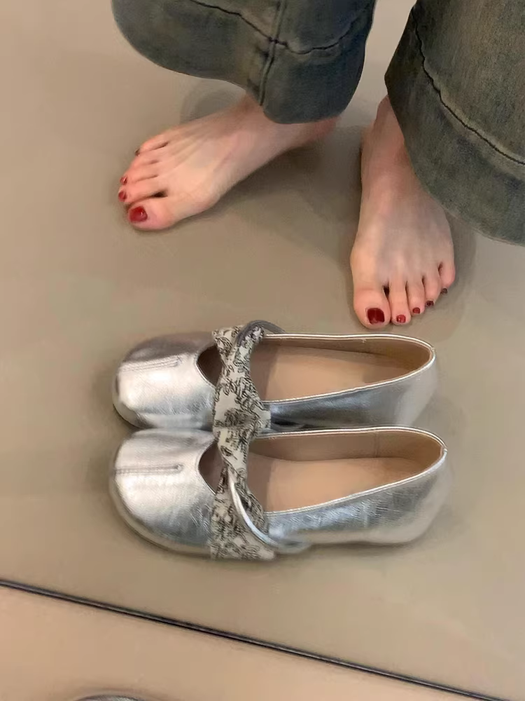 Phiên bản da cừu ~ Giày kiểu múa ba lê kiểu Trung Quốc mới dành cho nữ với kiểu dáng tròn, mũi tròn, có thể giấu chiều cao, miệng giày nông, đế bằng kiểu Mary Jane