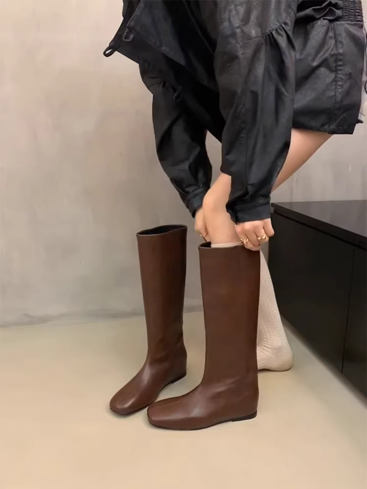 Phiên bản da bò ~ Giày bốt dài mũi vuông đơn giản bằng da thật màu nâu cổ điển dành cho nữ với độ tăng chiều cao ẩn, giày bốt cưỡi ngựa đa năng cao đến đầu gối phong cách