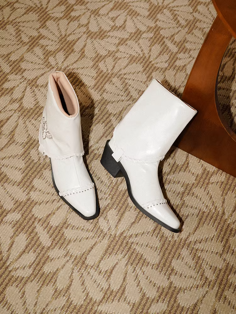 Pear Xiaoqi~ Giày bốt quần âu thanh lịch và thời trang dành cho nữ, giày bốt ngắn đế dày đính đinh bằng da thật phong cách Anh Pháp