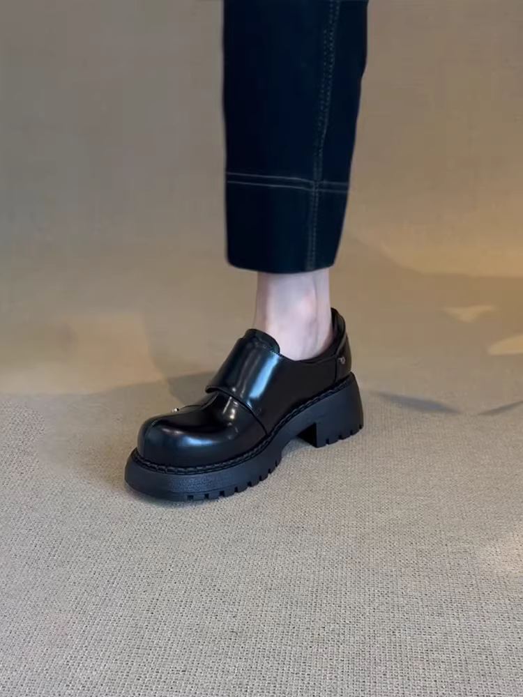 Phiên bản da cừu ~ Giày derby đế dày có khóa dán dành cho nữ, giày da thật đính đinh tán kiểu Anh cao cấp, giày da nhỏ kiểu Anh cao cấp