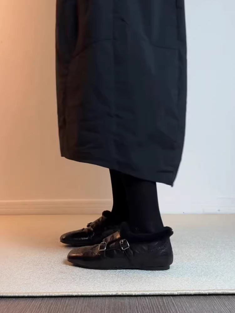 Phiên bản da cừu ~ Giày lười nhung giảm béo dành cho nữ, khóa thắt lưng cổ điển, giày da nhỏ thời trang mũi vuông mới