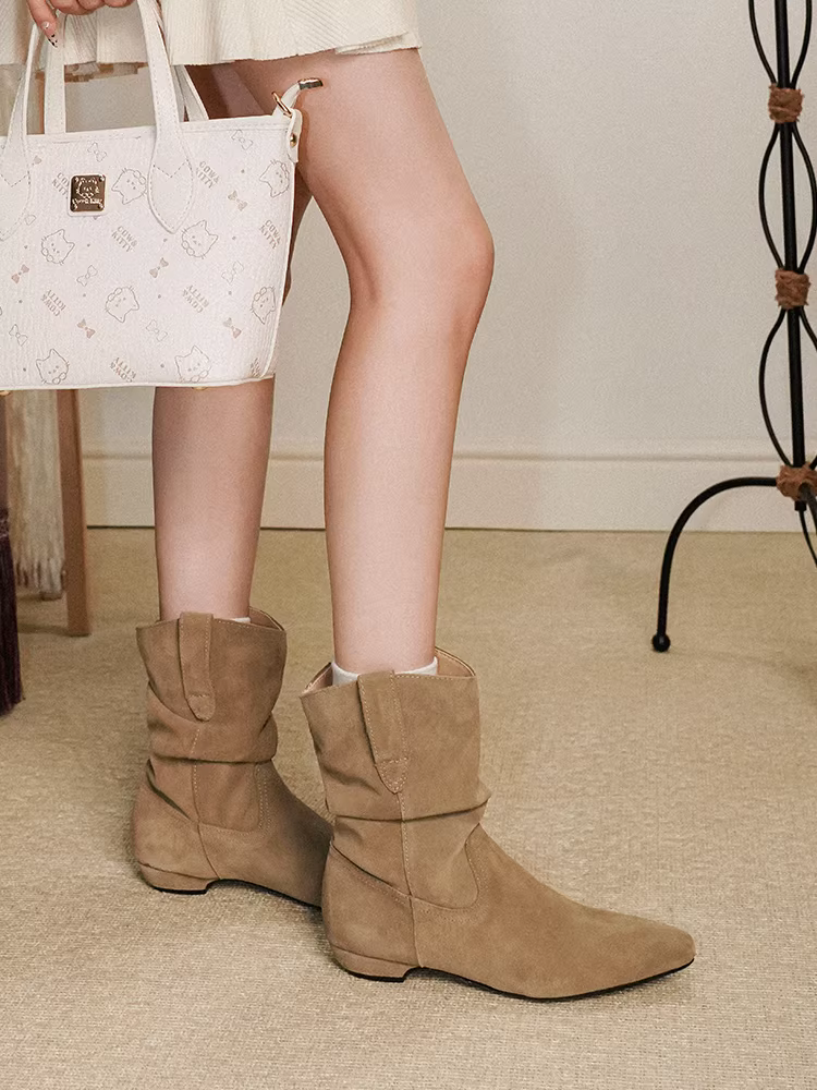 Pear Xiaoqi~ Giày bốt da lộn xếp ly kiểu dáng lười biếng mũi nhọn kiểu cổ điển dành cho nữ, giày bốt phương Tây đế thấp, thon gọn, đa năng, thanh lịch.