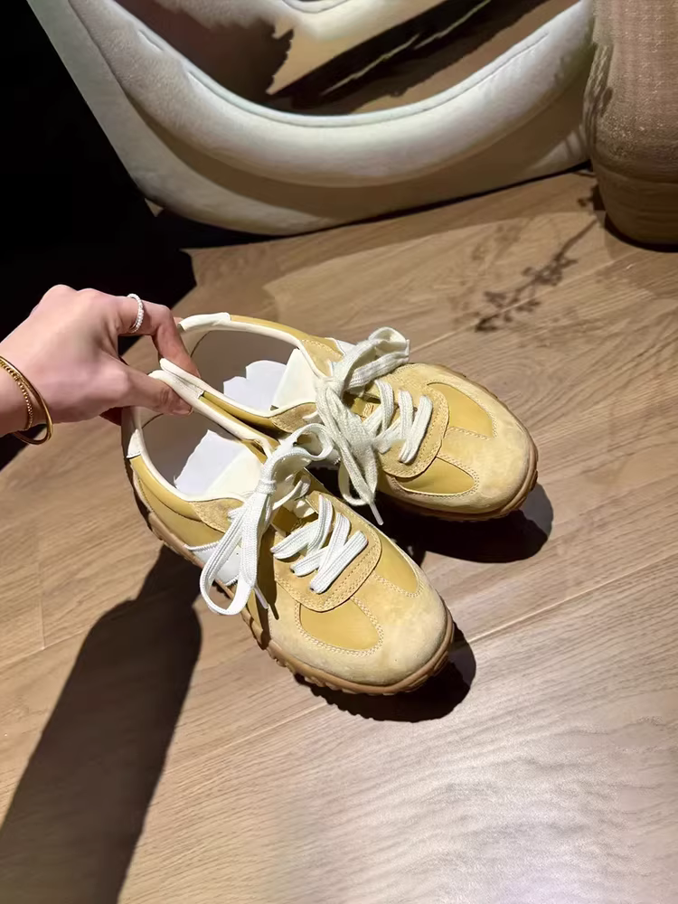 Phiên bản da cừu ~ Giày tập luyện Đức tăng chiều cao kiểu mới dành cho phụ nữ nhỏ nhắn, giày thể thao thông thường có dây buộc đa năng, giày bố đế dày.