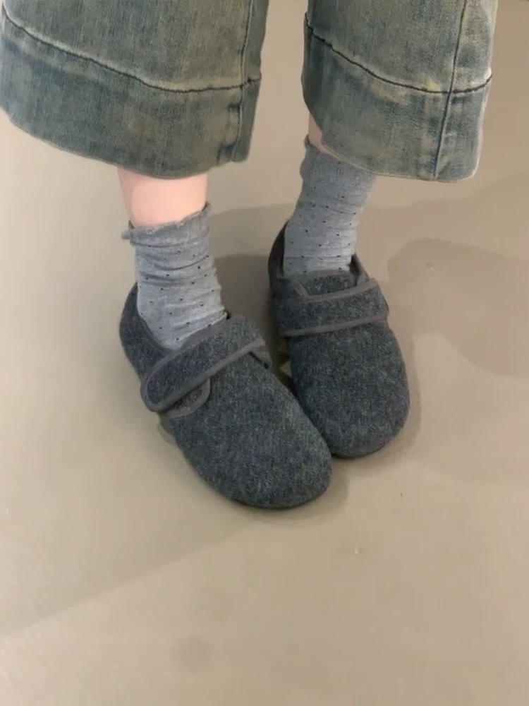 Phiên bản da cừu ~ Giày Birkenstock có khóa dán dành cho nữ, đế bằng, thoải mái, lót lông cừu, thích hợp để mang ngoài trời, ấm áp, giày cotton cổ điển.