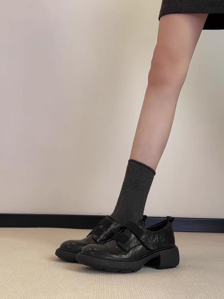 Phiên bản da bò~ Giày lười kiểu Anh có khóa dán, kiểu dáng khoét sâu dành cho nữ, giày da đế dày đa năng, dễ mang, thích hợp đi làm