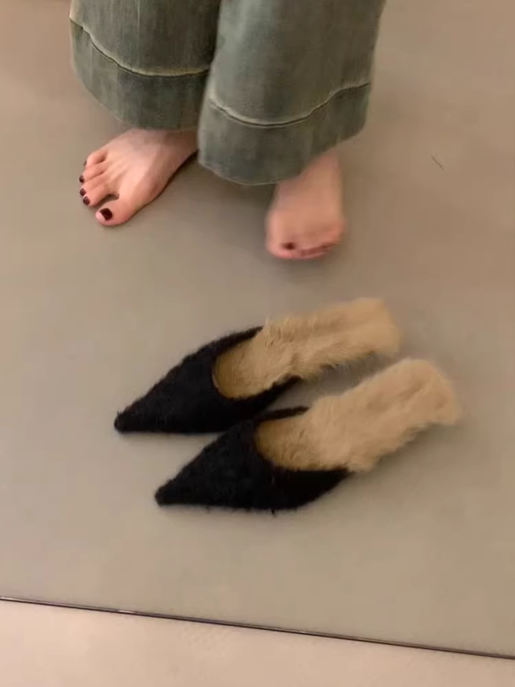 Phiên bản da cừu ~ Giày lông thú tích hợp mùa đông kiểu mới dành cho nữ, mũi nhọn, ấm áp, lót lông cừu, gót thấp, giày nửa mule mũi kín