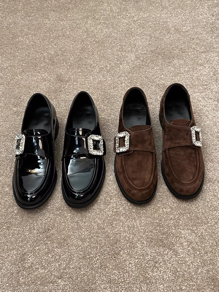 Phiên bản da cừu ~ Giày lười kiểu Anh cổ điển có gót dày, da bóng, giày đơn đính đá cho nữ, giày da nhỏ có khóa dán kiểu JK