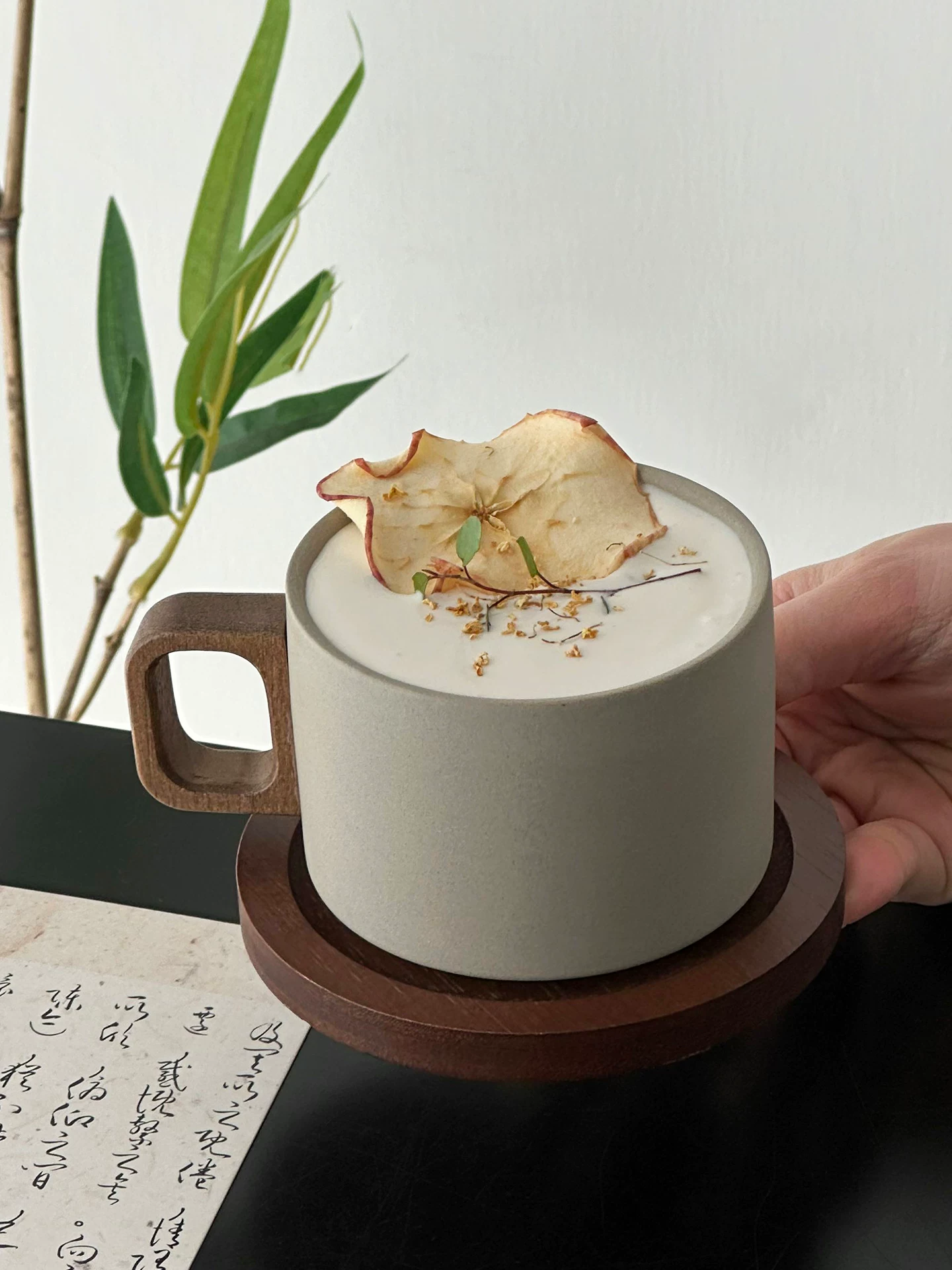 Cốc cà phê gốm sứ phong cách retro, thiết kế thời trang, cốc nghệ thuật latte thẩm mỹ cao, cốc latte đẹp, cốc uống nước hấp dẫn.