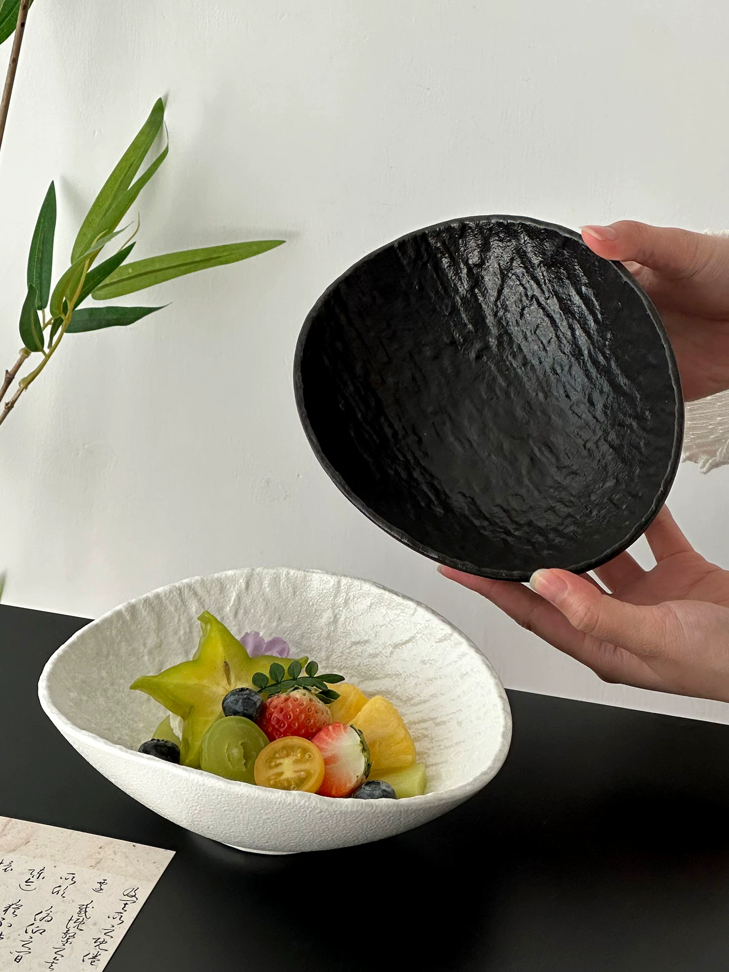 Đĩa sứ cổ điển kiểu Trung Quốc, đĩa tráng miệng trà chiều tinh tế, đĩa trái cây sang trọng nhẹ nhàng, đĩa màu trơn, đĩa sâu lòng, đĩa ăn tối đẹp mắt.