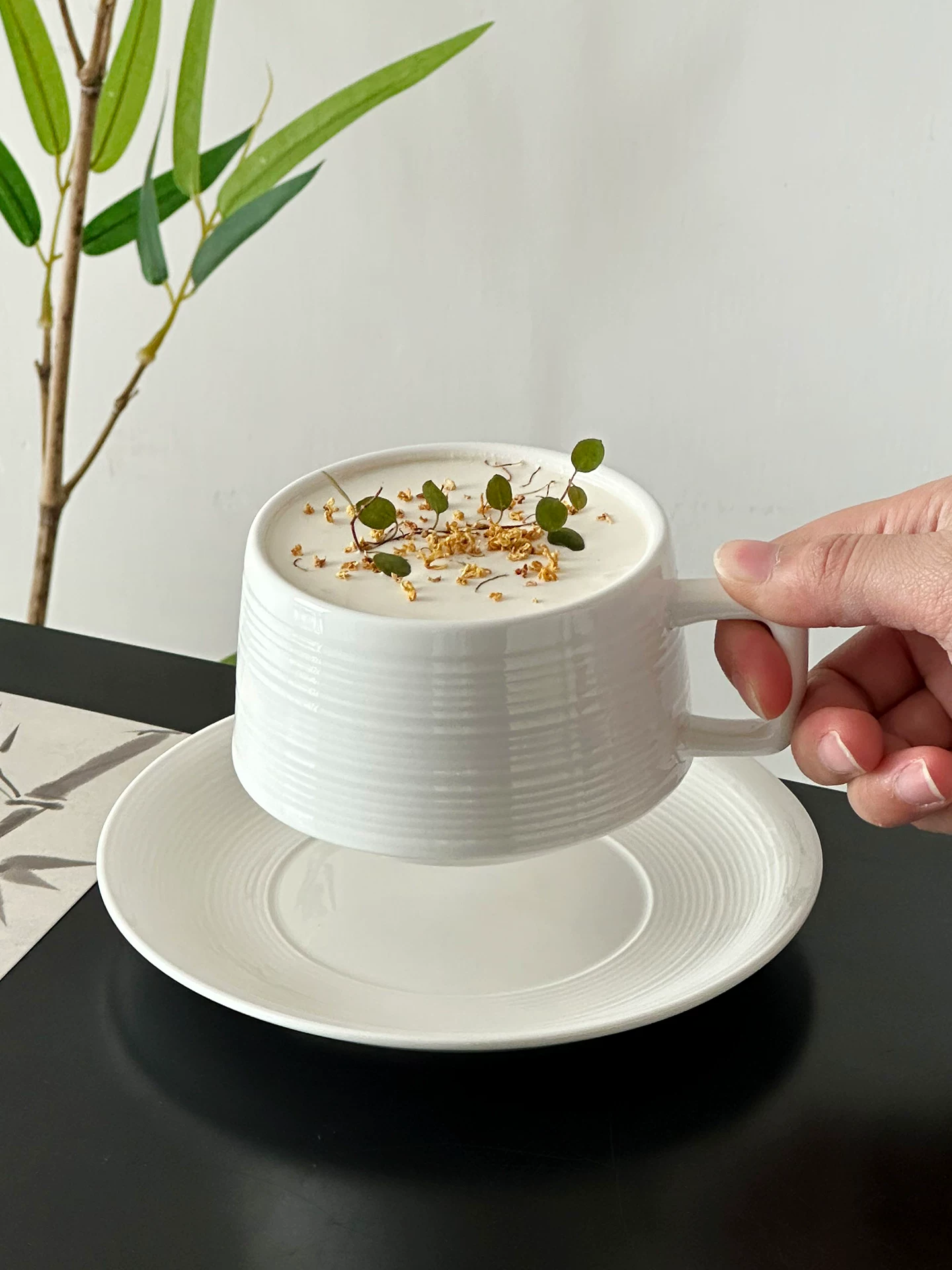 Bộ cốc và đĩa lót cà phê siêu phong cách, mang lại cảm giác cao cấp, cốc gốm sứ kiểu Mỹ sang trọng nhẹ nhàng, cốc latte, cốc vẽ latte, cốc uống nước.