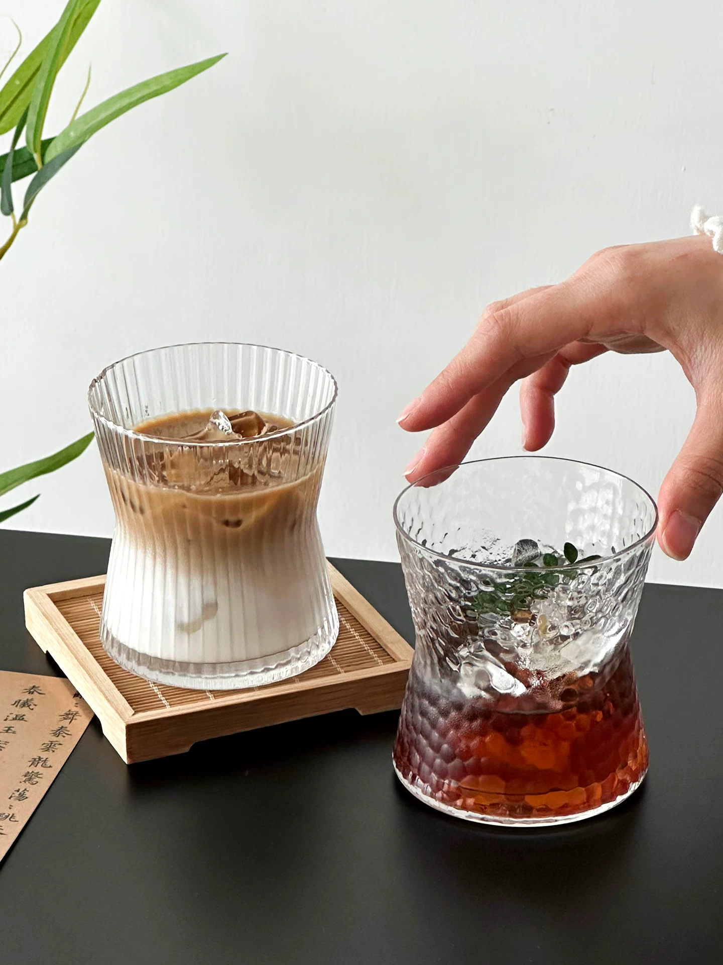 Ly thủy tinh có thiết kế eo thon, đẹp mắt, dùng cho Americano đá, cà phê, đồ uống lạnh, nước giải khát, nước có ga.