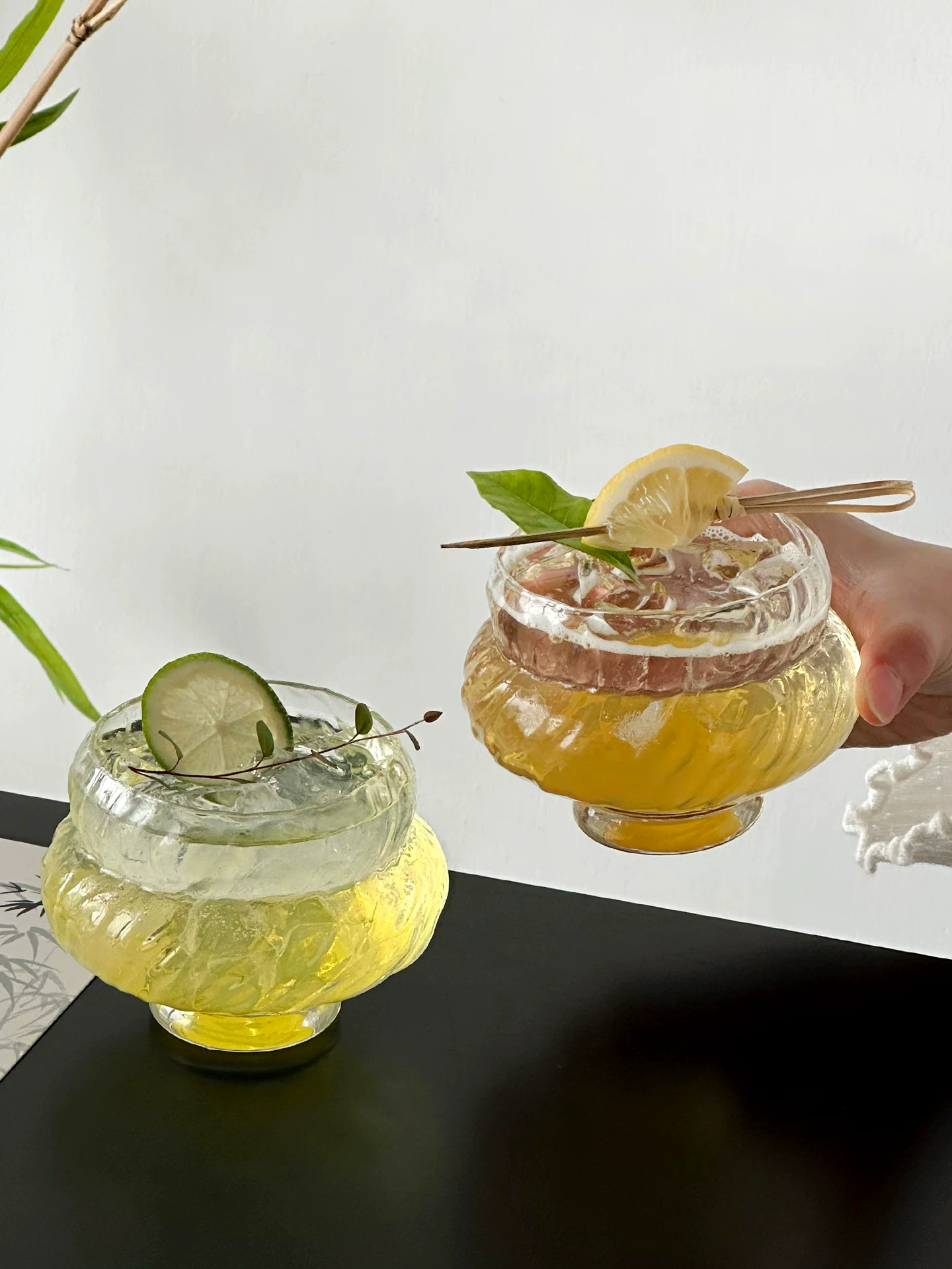 Ly thủy tinh thiết kế độc đáo, có tính thẩm mỹ cao, dùng làm ly cocktail, ly cold brew, ly cà phê, ly đồ uống lạnh, ly nước giải khát, ly nước.
