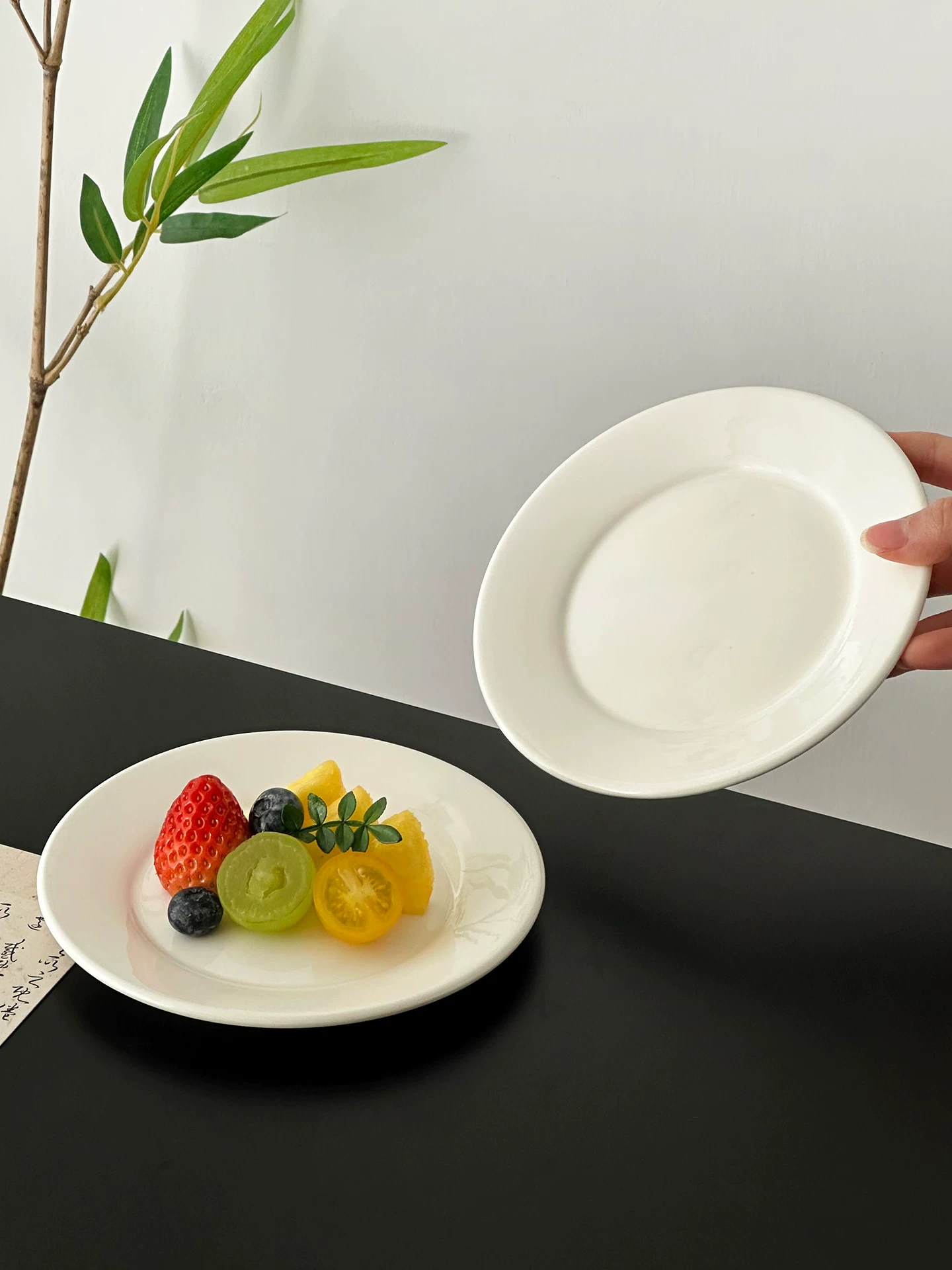 Đĩa màu trắng cao cấp, đĩa trái cây sang trọng nhẹ nhàng, đĩa ăn nhẹ trà chiều tinh tế, đĩa ăn nhẹ trà, đĩa tráng miệng, đồ dùng bằng gốm sứ.