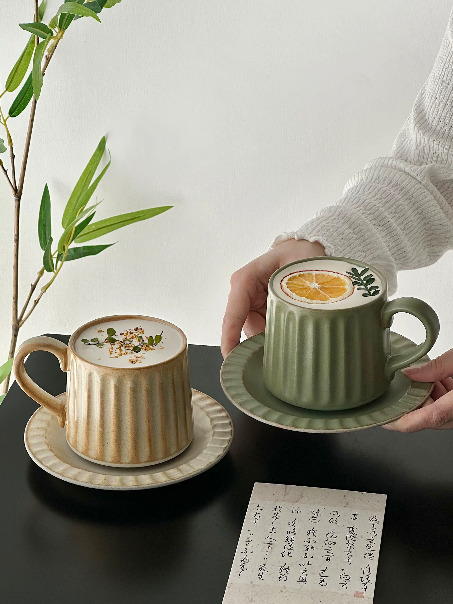 Bộ tách và đĩa uống cà phê cổ điển với thiết kế độc đáo, tách sứ tinh xảo, cốc, cốc latte, cốc vẽ latte art.
