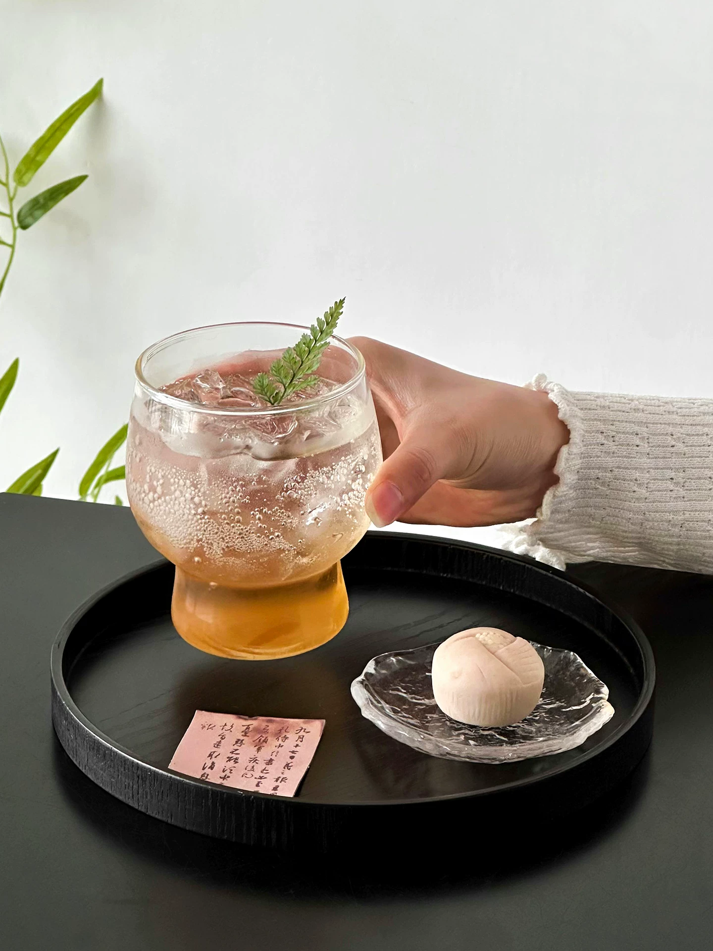 Ly thủy tinh trong suốt, kiểu dáng độc đáo, sang trọng, ly rượu vang đẹp, ly cà phê tinh tế, ly latte.