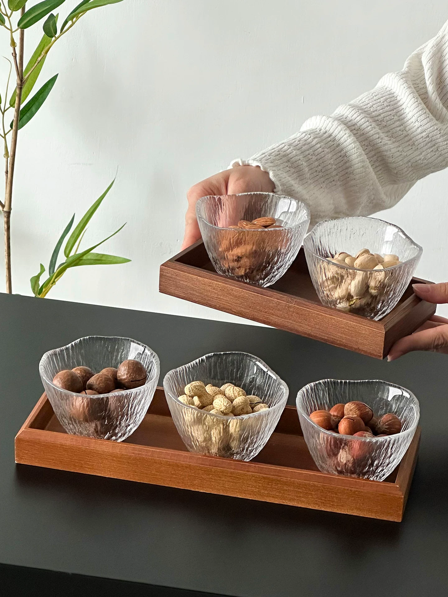 Ly thủy tinh trong suốt cao cấp có ngăn đựng hạt, hoa quả khô và đồ ăn nhẹ; bộ khay đựng trái cây.