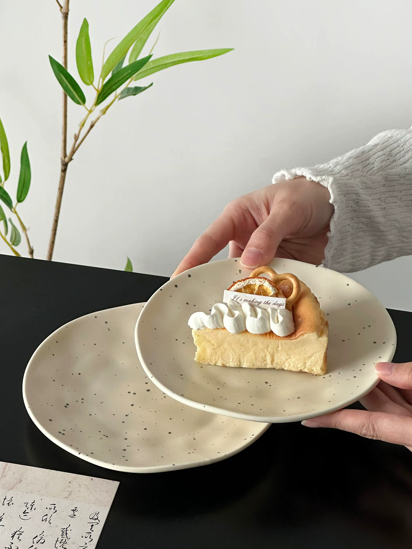 Đĩa tráng miệng họa tiết retro, đĩa ăn nhẹ trà chiều tinh tế, đĩa sứ cao cấp, đĩa đẹp, đĩa trái cây sáng tạo