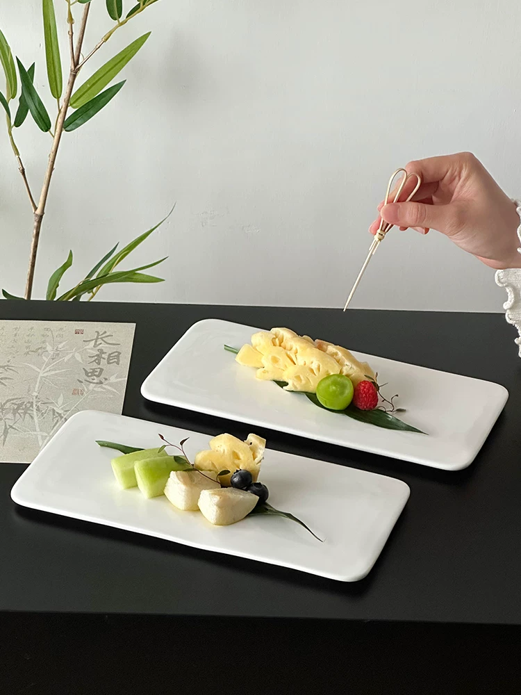 Đĩa sứ trắng, đĩa phẳng hình chữ nhật, đĩa tráng miệng, đĩa bánh ngọt, đĩa ăn nhẹ buổi chiều, đĩa trái cây, đĩa tinh tế để bày trí.