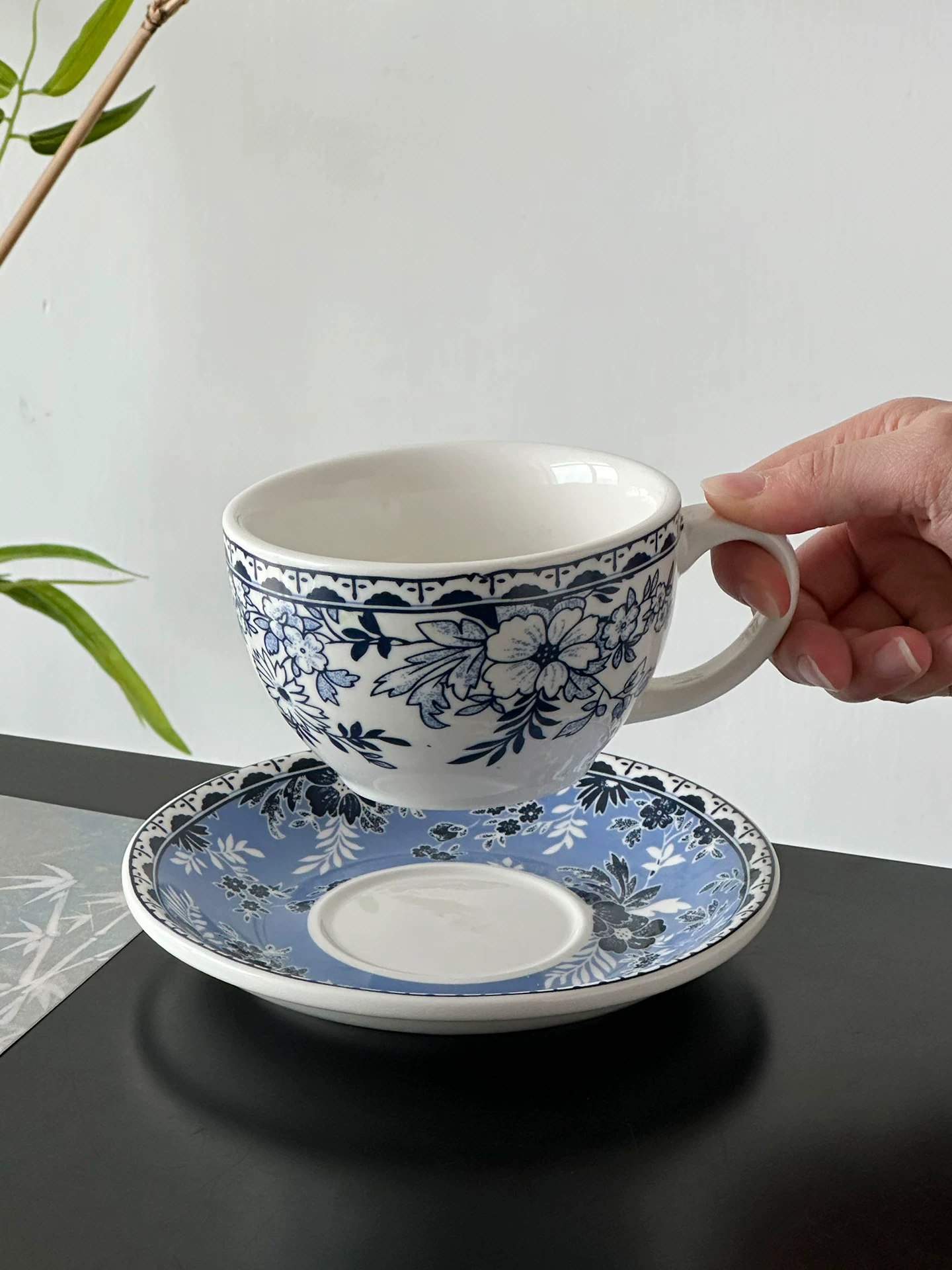 Bộ tách và đĩa cà phê màu xanh trắng cổ điển, tách cũ độc đáo, tách latte, tách gốm sứ kiểu Trung Quốc, tách nước tinh tế.
