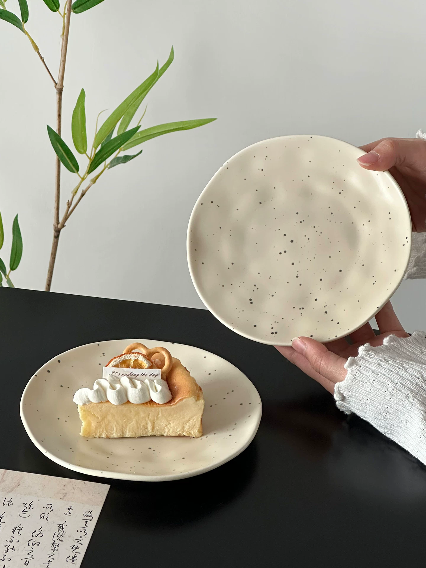 Đĩa tráng miệng họa tiết retro, đĩa ăn nhẹ trà chiều tinh tế, đĩa sứ cao cấp, đĩa đẹp, đĩa trái cây sáng tạo