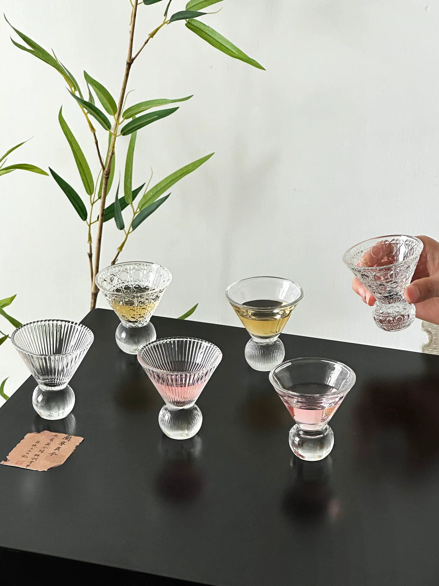 Ly thủy tinh nhỏ độc đáo lấy cảm hứng từ thiết kế, ly cocktail sáng tạo, ly uống nước nhỏ, cốc mini.