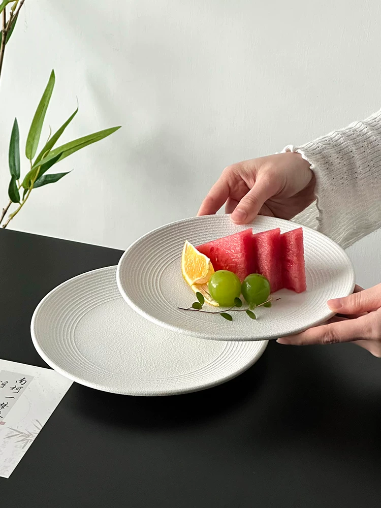 Đĩa sứ trắng mờ, đĩa đựng đồ ăn nhẹ, đĩa bánh ngọt trà chiều, đĩa trái cây tinh tế, đĩa bánh ngọt, đĩa đựng đồ ăn nhẹ.