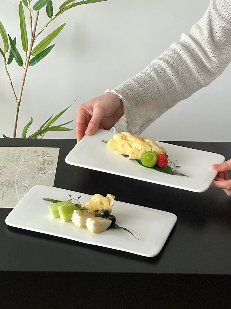 Đĩa sứ trắng, đĩa phẳng hình chữ nhật, đĩa tráng miệng, đĩa bánh ngọt, đĩa ăn nhẹ buổi chiều, đĩa trái cây, đĩa tinh tế để bày trí.