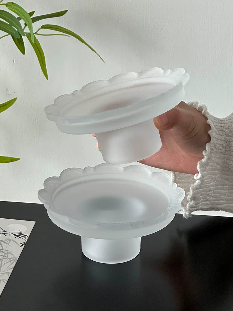 Đĩa tráng miệng cao kiểu Trung Quốc viền ren, đĩa tráng miệng bằng thủy tinh, đĩa bánh trà chiều tinh tế, đĩa đẹp để trưng bày bánh ngọt.