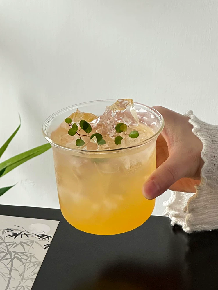 Ly thủy tinh đơn giản, mũm mĩm, dung tích lớn, nhẹ, thẩm mỹ cao, dùng uống nước lạnh, nước ép, nước lọc.