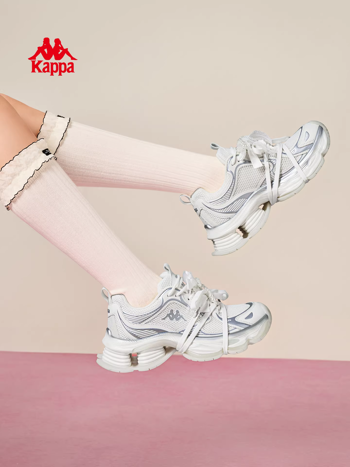 Giày thể thao đế dày tăng chiều cao Kappa dành cho nữ mùa đông 2025, kiểu dáng cổ điển retro, màu trắng, phong cách casual.