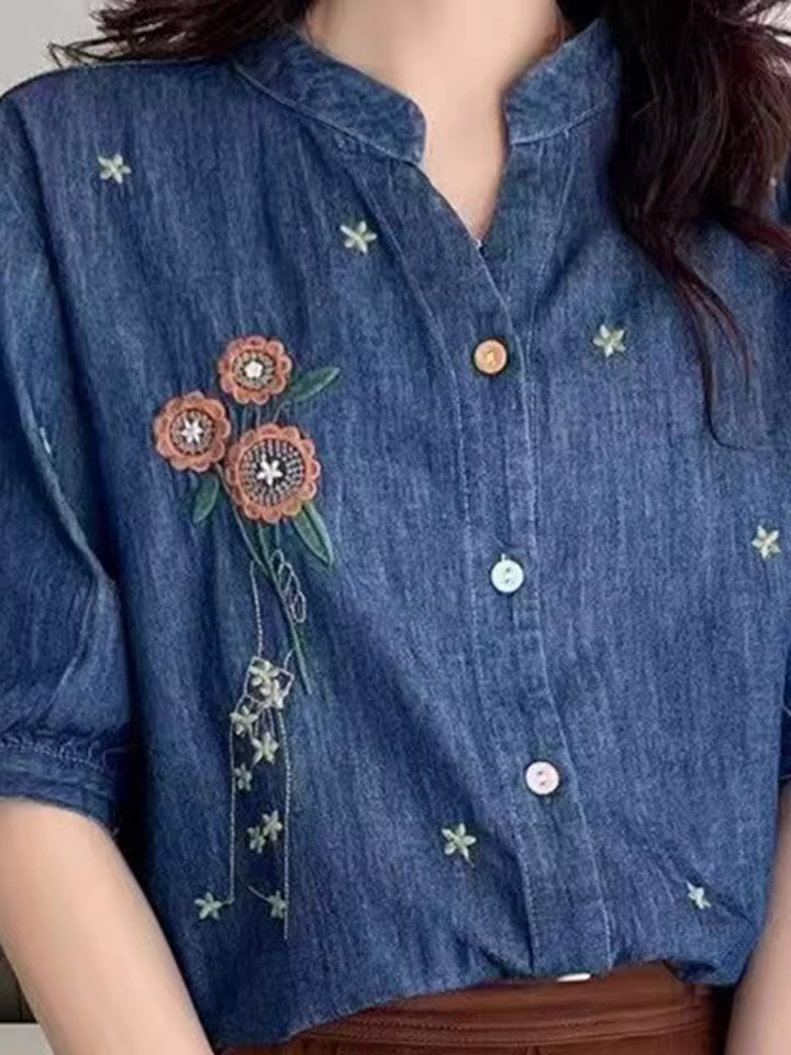 Áo sơ mi denim thêu hoa vintage mùa hè 2025 Dream Box, cổ đứng, cúc nhiều màu, tay ngắn, dáng rộng, trẻ trung
