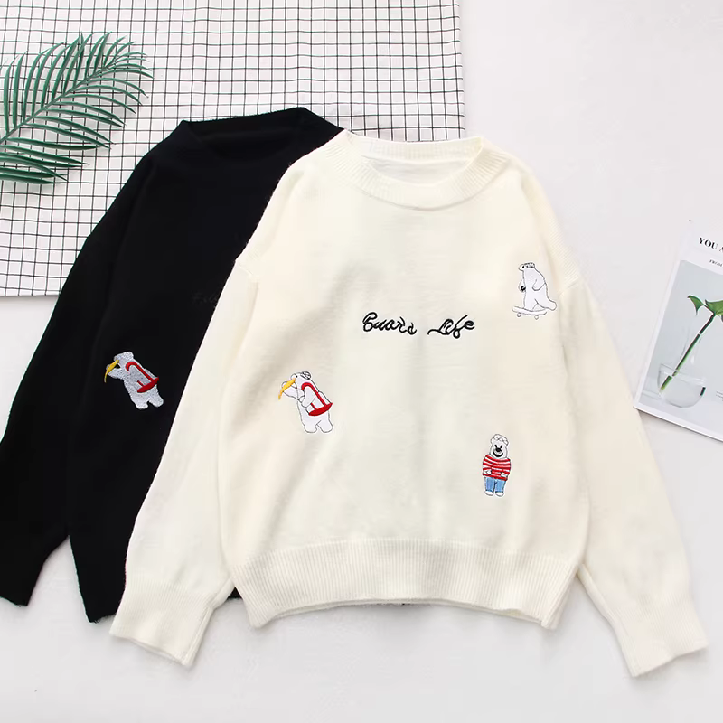 Áo len nữ dáng rộng cổ tròn thêu hình gấu hoạt hình dễ thương Dream Box Thu 2024 đa năng, tươi mới