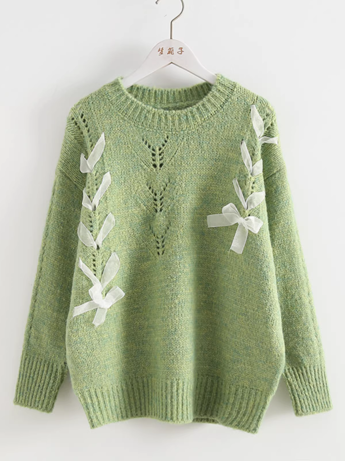 Áo len dệt kim dáng rộng cổ tròn họa tiết hoa nơ ngọt ngào mùa thu Dream Box 2025 dành cho nữ