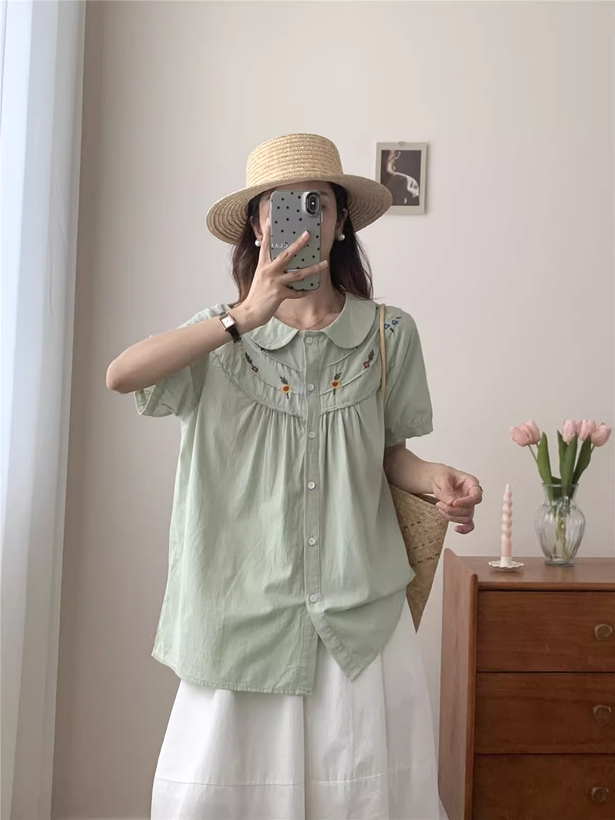 Áo sơ mi cotton thêu hoa tươi phong cách mới mùa hè 2025 Dream Box, cổ búp bê, tay ngắn, dáng rộng, trẻ trung dành cho nữ