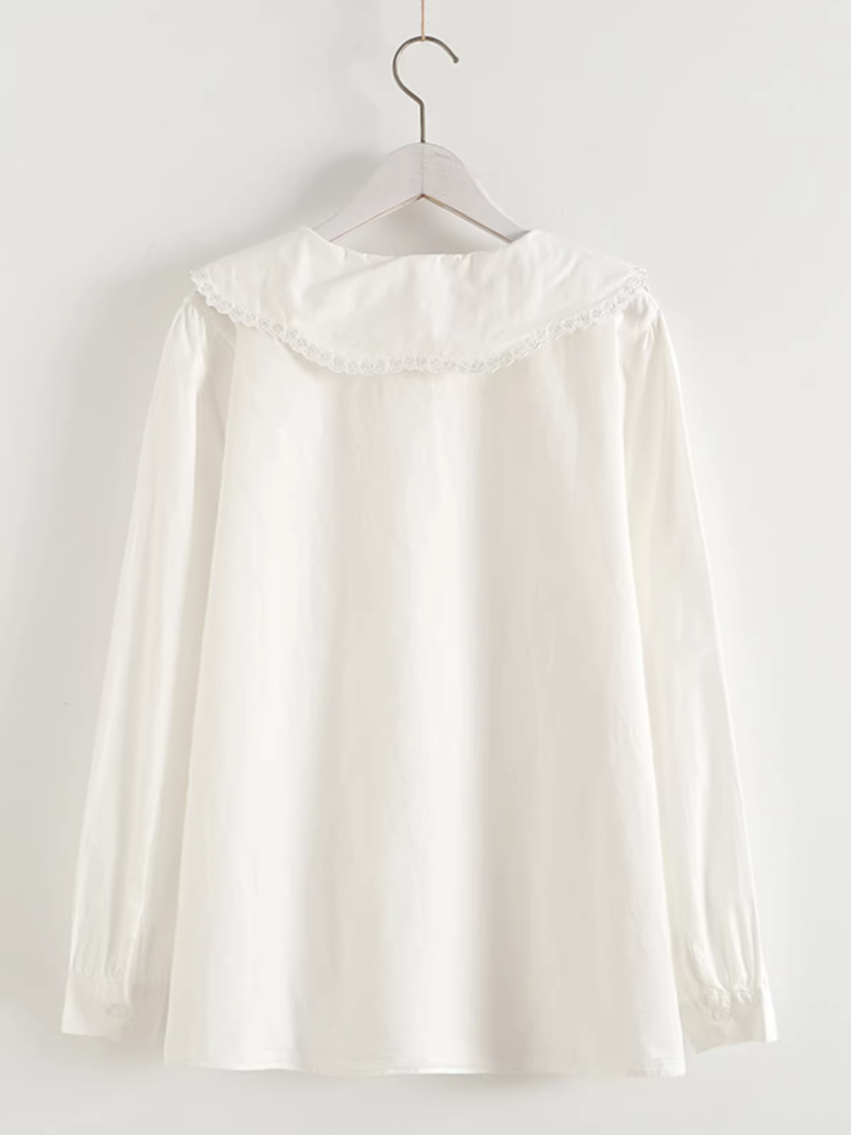 Áo sơ mi cotton phối ren thêu rỗng cổ búp bê dáng rộng màu trắng Dream Box Xuân 2025