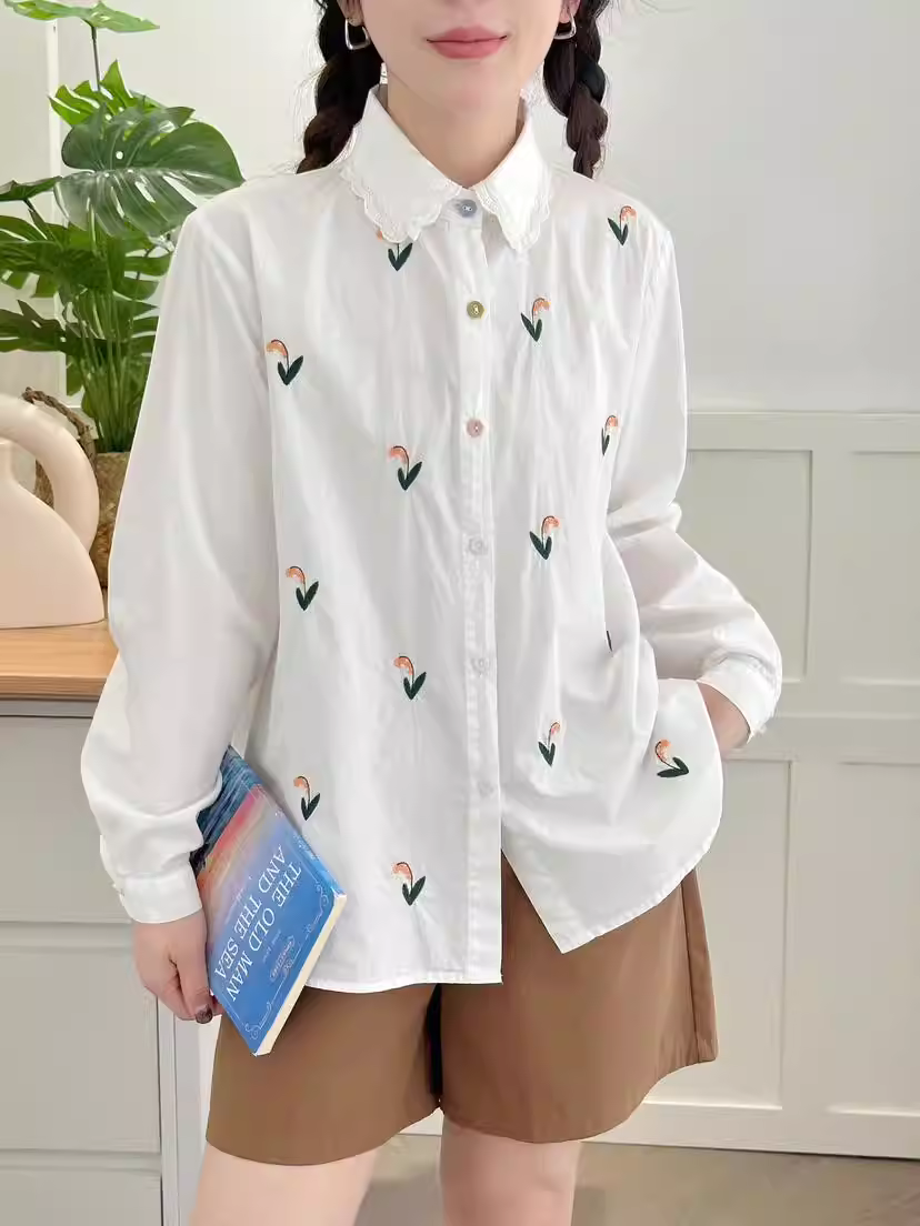 Áo sơ mi cotton thêu cỏ đuôi chó phong cách mới Xuân 2025 Dream Box, cổ ren, tay dài, khuy nhiều màu, dáng rộng.