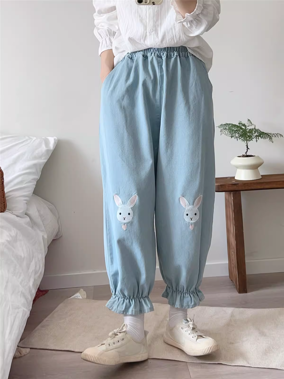 Quần đèn lồng thêu thỏ nhỏ dễ thương màu trơn chất liệu thun co giãn, dáng rộng, tôn dáng dành cho nữ, Dream Box Thu 2024