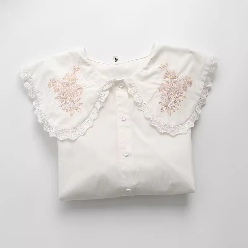 Áo sơ mi cotton thêu hoa vintage mùa xuân 2024 Dream Box, cổ Peter Pan ren, tay dài, dáng rộng, màu trắng dành cho nữ