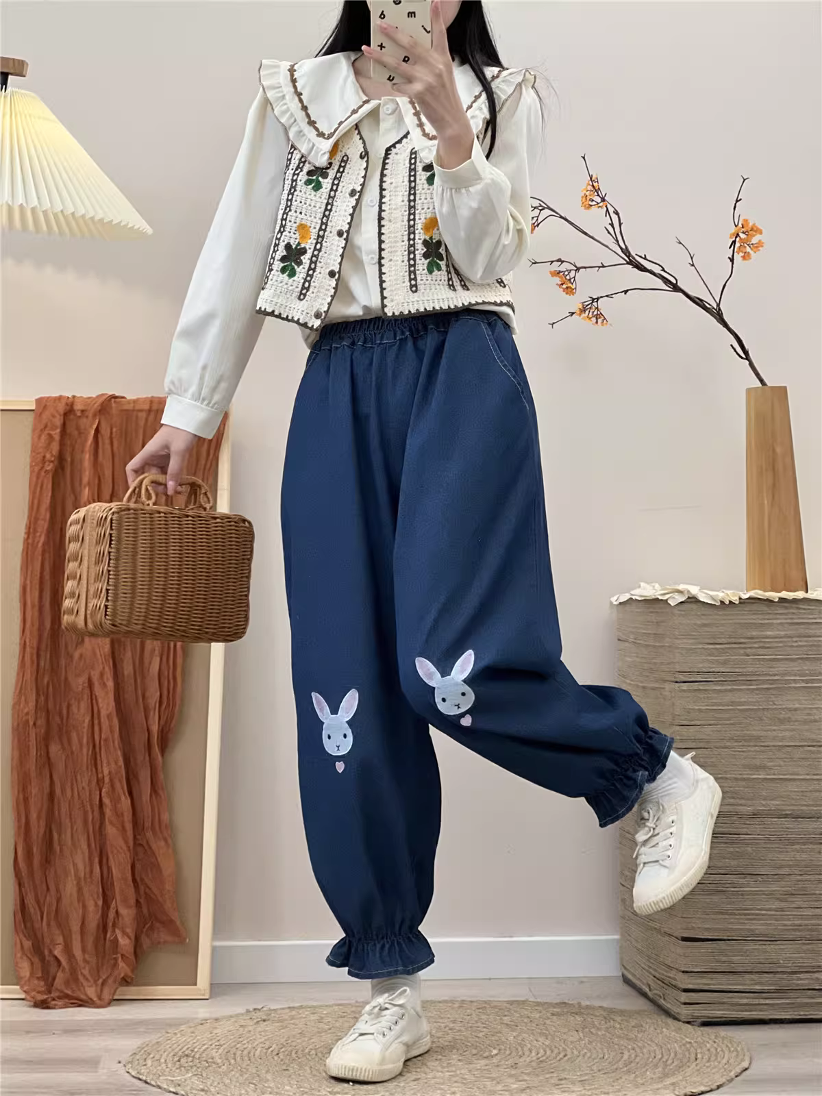 Quần đèn lồng thêu thỏ nhỏ dễ thương màu trơn chất liệu thun co giãn, dáng rộng, tôn dáng dành cho nữ, Dream Box Thu 2024