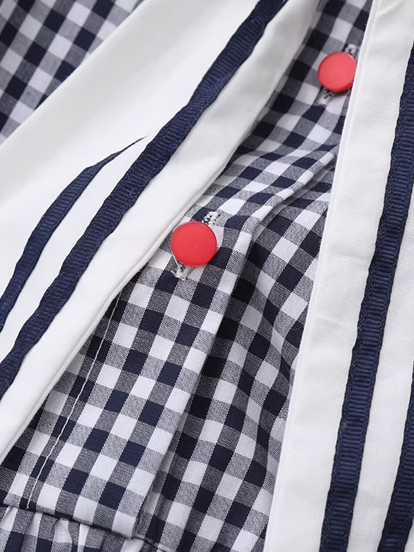 Đầm cotton kẻ caro nhỏ xinh phong cách mới mùa hè 2025 Dream Box, cổ áo thủy thủ thắt nút, kiểu dáng ôm eo.