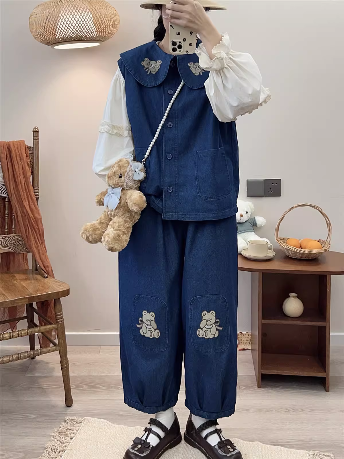 Quần jeans nữ dáng rộng thêu hình gấu hoạt hình Dream Box 2024 Xuân, lưng thun, màu trơn, tôn dáng