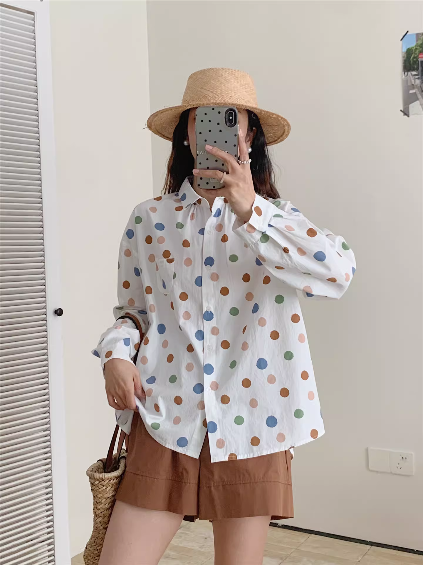 Dream Box 2025 Áo sơ mi cotton in họa tiết chấm bi đầy màu sắc mới mùa thu có cổ bẻ, vai trễ vai, tay áo dài, dáng rộng, áo sơ mi giảm tuổi tác.