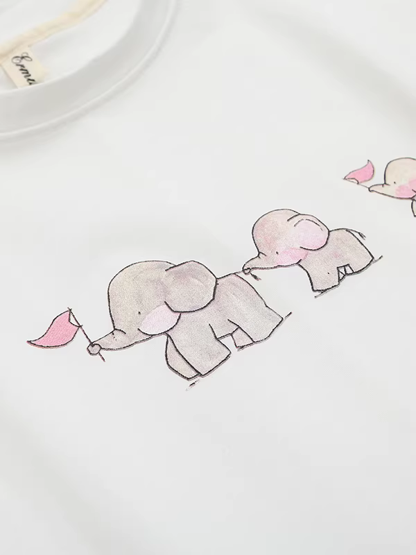 Dream Box 2025 Mùa hè Phong cách mới Ba chú voi nhỏ In hình học sinh Áo thun nữ tay loe xòe dáng rộng Áo thun cotton