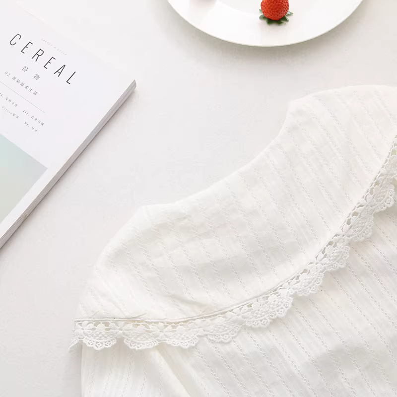 Áo sơ mi nữ cotton trắng tay ngắn kiểu dáng tươi mát, cổ búp bê viền ren, chất liệu jacquard, Dream Box 2024 mùa hè mới