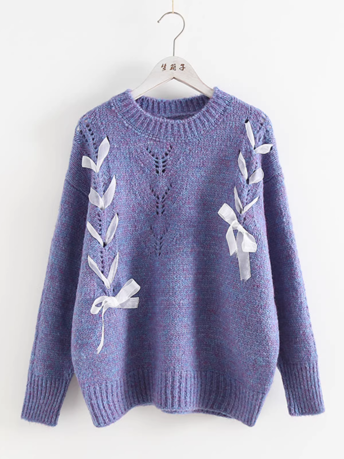 Áo len dệt kim dáng rộng cổ tròn họa tiết hoa nơ ngọt ngào mùa thu Dream Box 2025 dành cho nữ