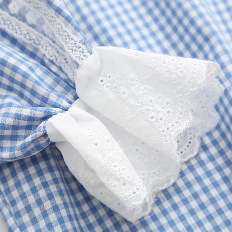 Áo sơ mi nữ cotton kẻ caro dáng rộng đa năng cổ búp bê ren thêu Dream Box Thu 2024