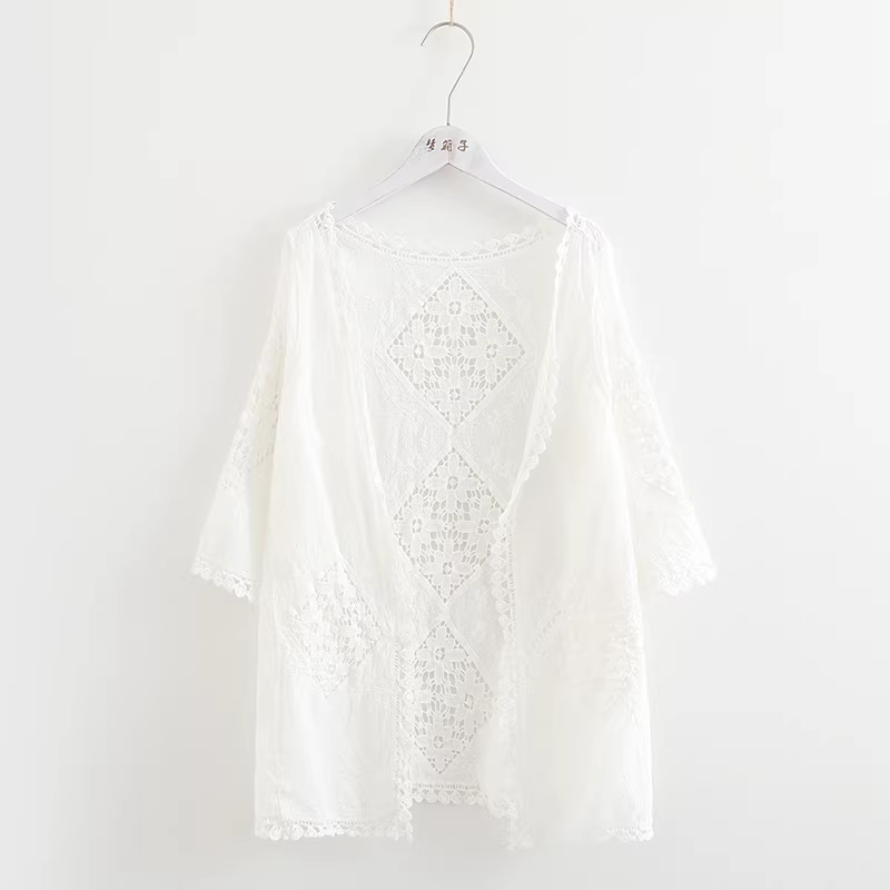 Áo cardigan ren hoa rỗng tay chuông mùa hè mới Dream Box 2024 dành cho nữ, phong cách tươi mát, áo ren dài trung bình.